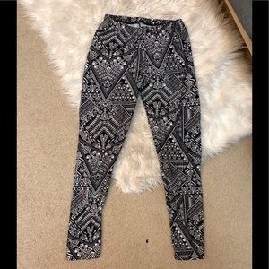 BNWT: thick Soft leggings ❤️ one size fits all